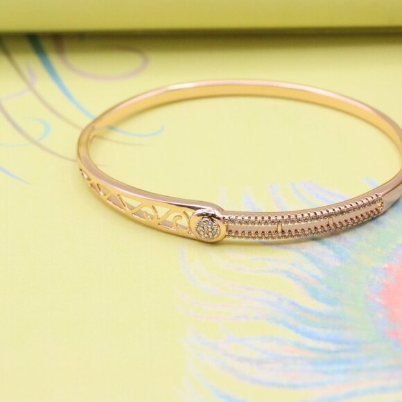 Elegant Rose Gold Bangle with Filigree & Sparkling Center Stone, XPBL0418 - Picture 5 of 12